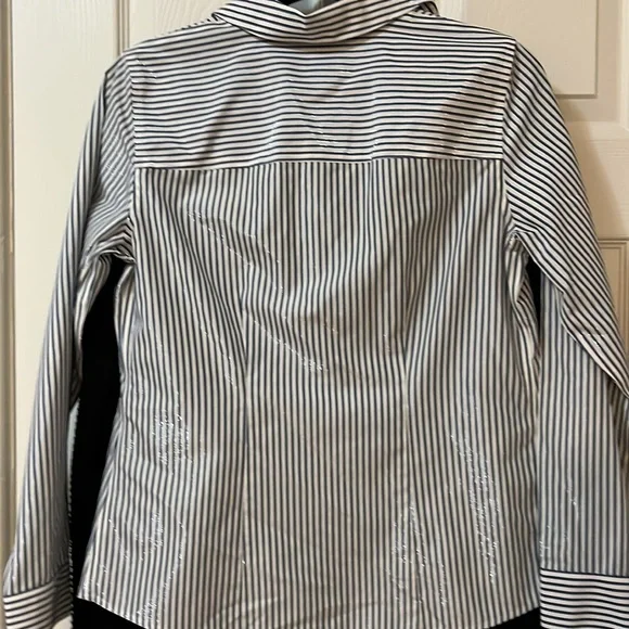 Chico’s Non-iron button blouse white with blue lurex stripes Size 0 (small) - Picture 5 of 5